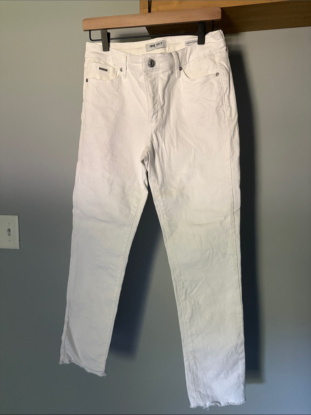 Nine West White gramercy crop Jeans with Raw Hem